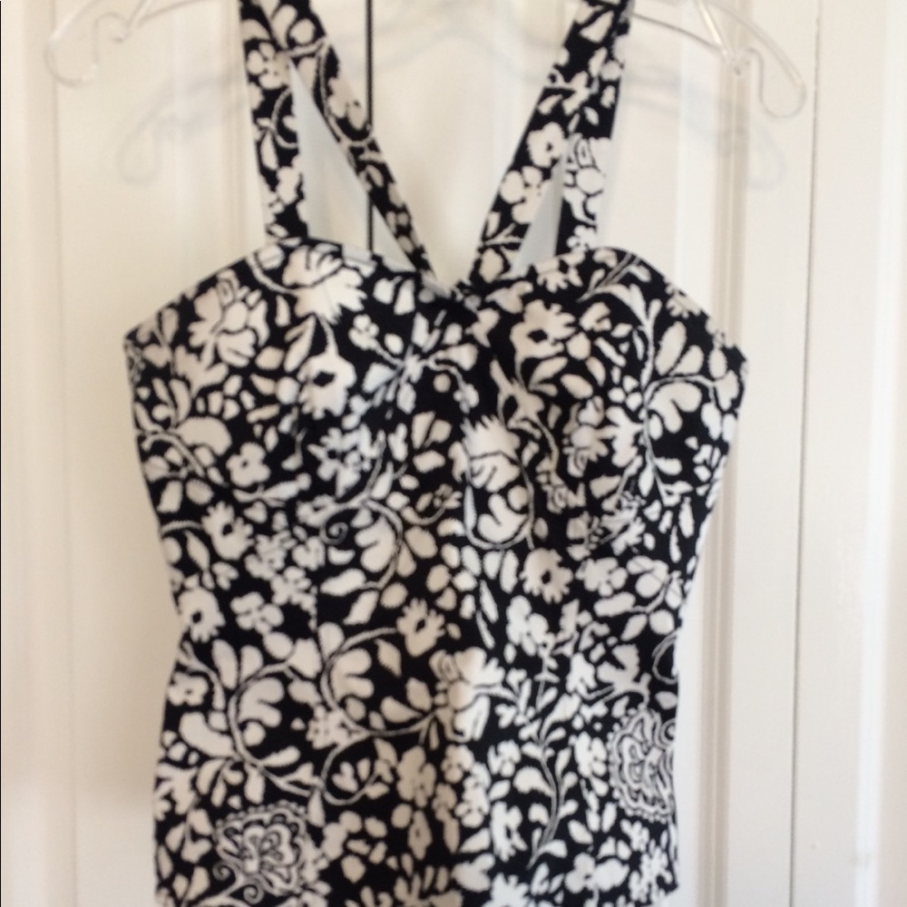 Corset style top, can be worn with or w/o straps